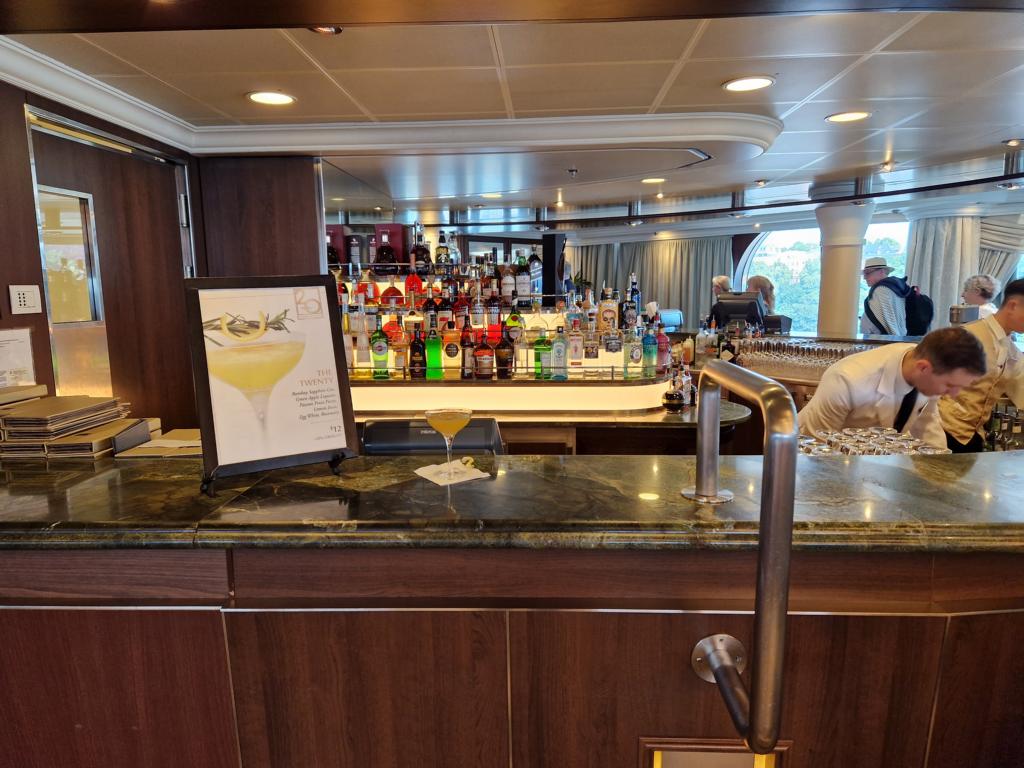 Oceania Marina Horizons Bar