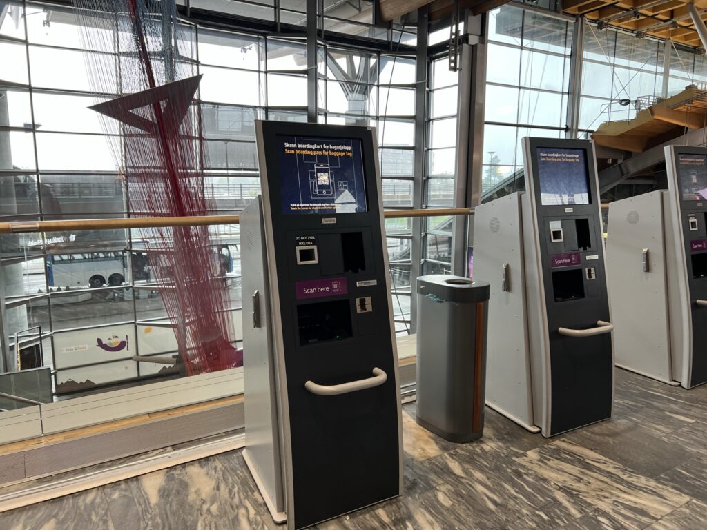 Oslo Flughafen Check in Automaten