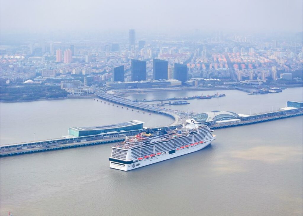 MSC Bellissima arrives to Shanghai von CruiseCouple Kreuzfahrt 4.0