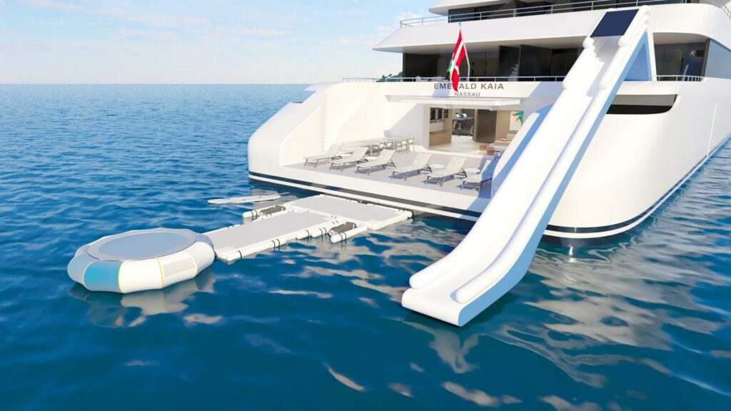 Marina Deck with water slide, Emerald Kaia_2© Scenic Gruppe