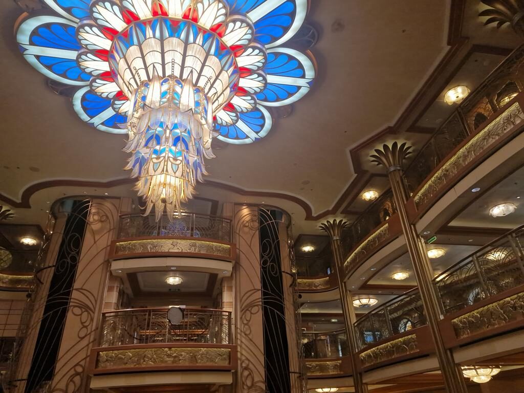 Die Welt von Disney auf der Disney Dream von 11 Disney Dream Atrium