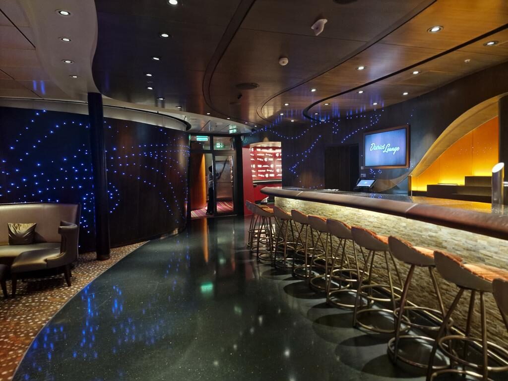 Die Welt von Disney auf der Disney Dream von 28 Disney Dream Pink Champagne Bar