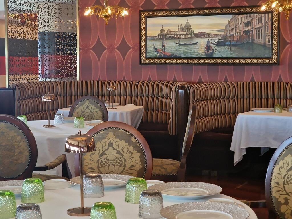 Die Welt von Disney auf der Disney Dream von 26 Disney Dream Restaurant Palo 2 rotated von CruiseCouple