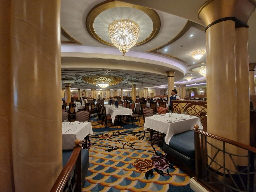 Die Welt von Disney auf der Disney Dream von 24 Disney Dream Royal Palace Restaurant