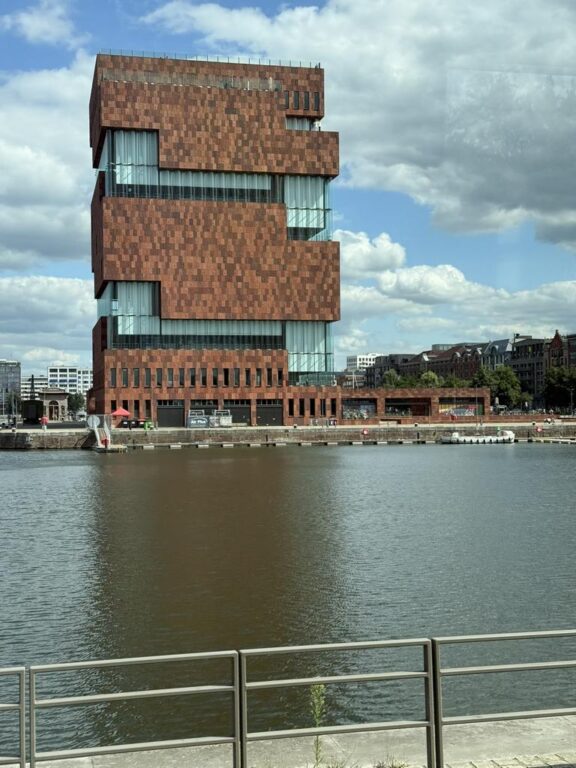 Antwerpen erleben: Diamanten, Altstadt & Schokoladentour – mit VIVA ONE auf Flusskreuzfahrt von 25 Antwerpen Museum aan de Stroom