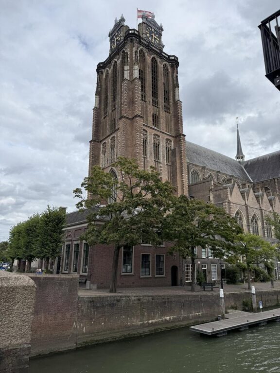 Antwerpen erleben: Diamanten, Altstadt & Schokoladentour – mit VIVA ONE auf Flusskreuzfahrt von 36 Dodrecht Kirche