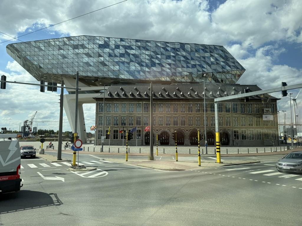 Antwerpen erleben: Diamanten, Altstadt & Schokoladentour – mit VIVA ONE auf Flusskreuzfahrt von 3 Port Haus, dem Hafenhaus von Antwerpen