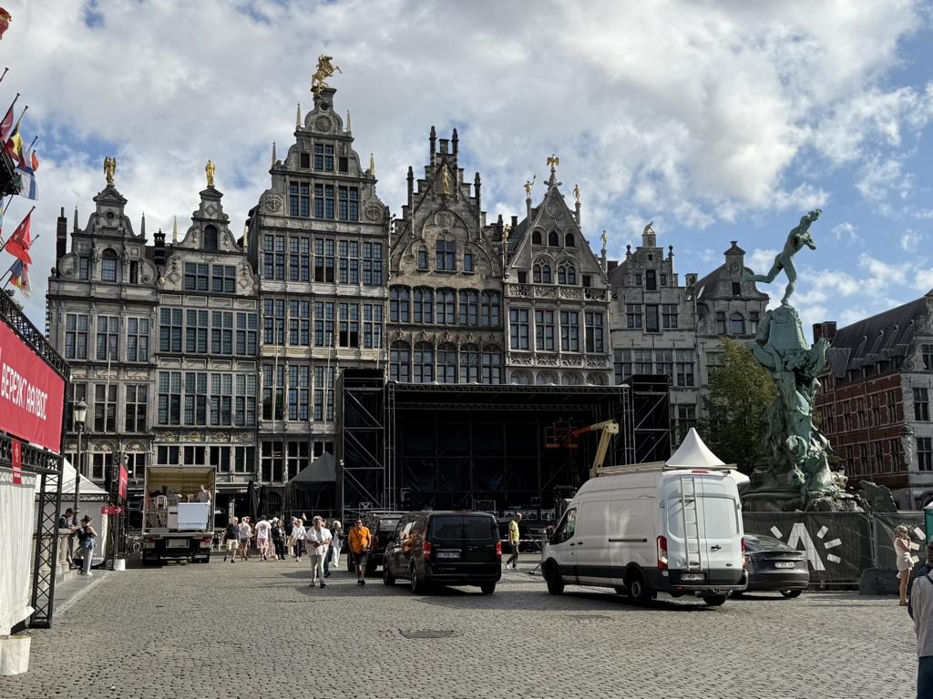 Antwerpen erleben: Diamanten, Altstadt & Schokoladentour – mit VIVA ONE auf Flusskreuzfahrt von 5 VIVA ONE-Niederlande und Belgien- Antwerpen Grote Markt