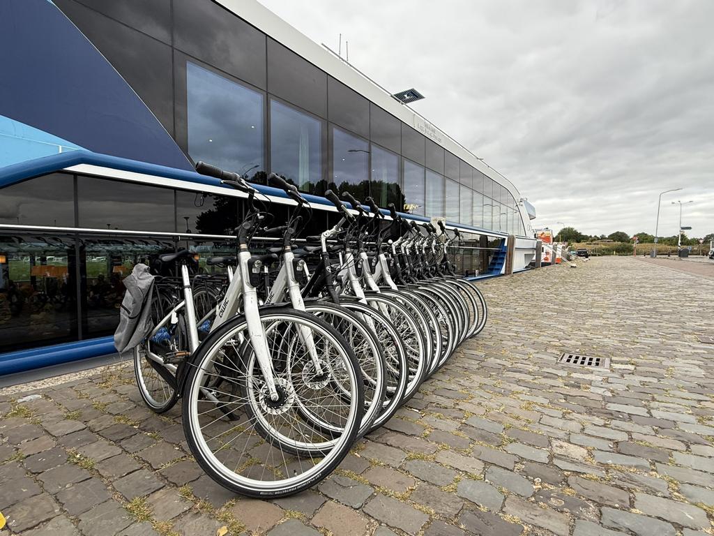 Antwerpen erleben: Diamanten, Altstadt & Schokoladentour – mit VIVA ONE auf Flusskreuzfahrt von 28 VIVA ONE-Niederlande und Belgien mit dem Fahrrad Willemstad