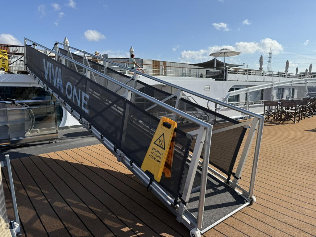 Antwerpen erleben: Diamanten, Altstadt & Schokoladentour – mit VIVA ONE auf Flusskreuzfahrt von 2 VIVA ONE Niederlande und Belgien ueber die A ROS Sena an Land in Antwerpen von CruiseCouple