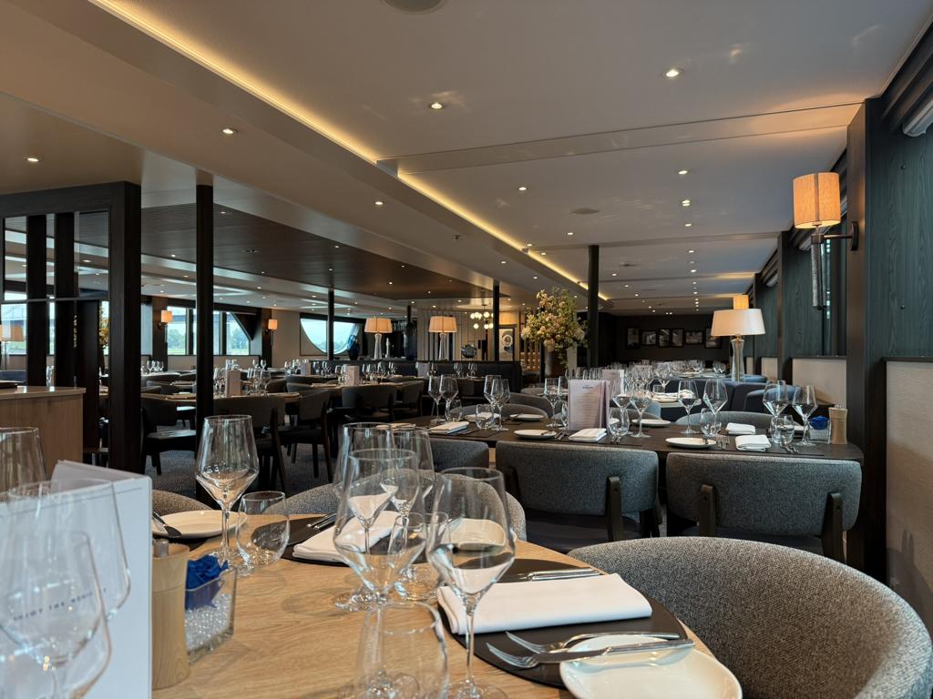 VIVA ONE-Riverside Restaurant