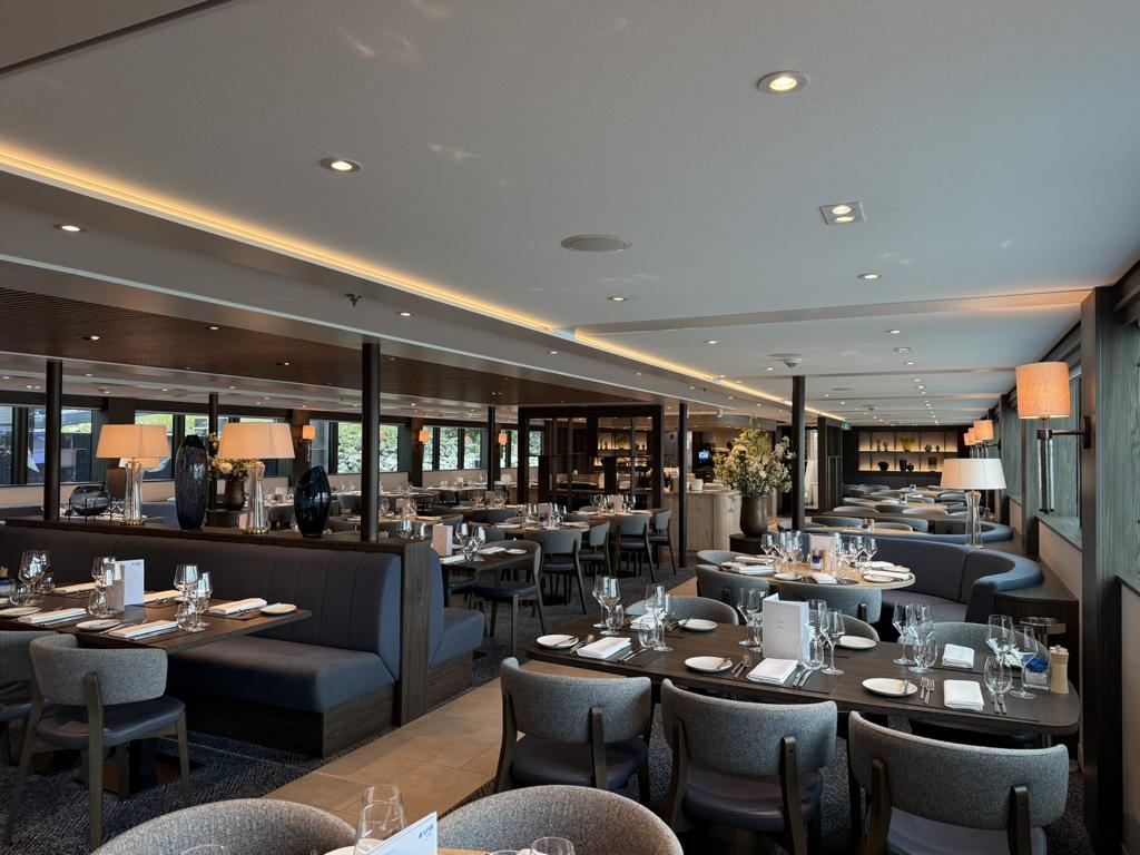 VIVA ONE-Riverside Restaurant